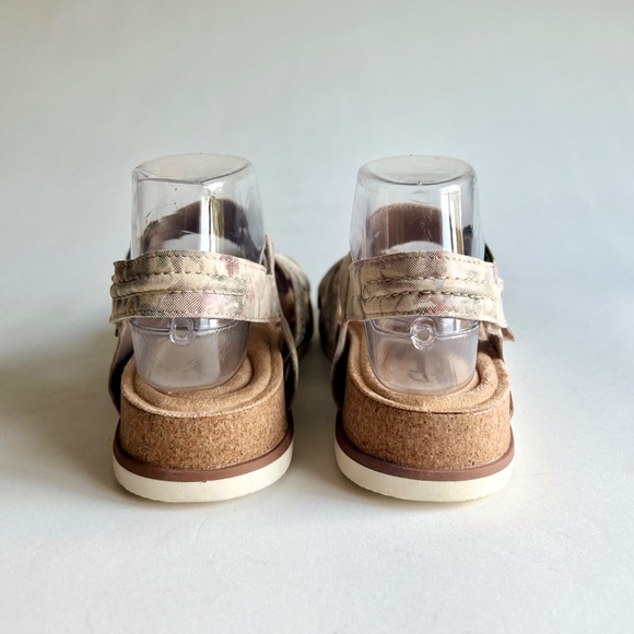 New Clarks Crean Green Pink Textile Rubber Outsole Sandals size 7.5 - Picture 7 of 13